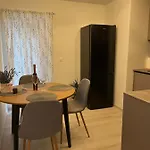 A & N With Free Private Parking Apartment *