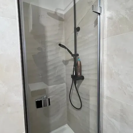 Apartment A & N With Free Private Parking *