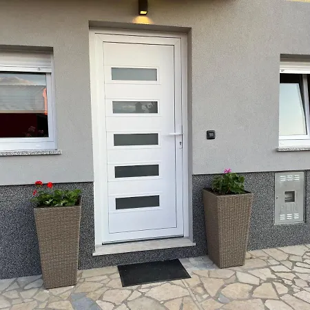 Apartment A & N With Free Private Parking *