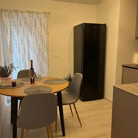 A & N With Free Private Parking Apartment *