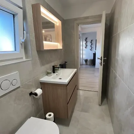 Apartment A & N With Free Private Parking